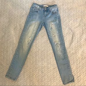 Lightly Distressed Lighwash Jeans
